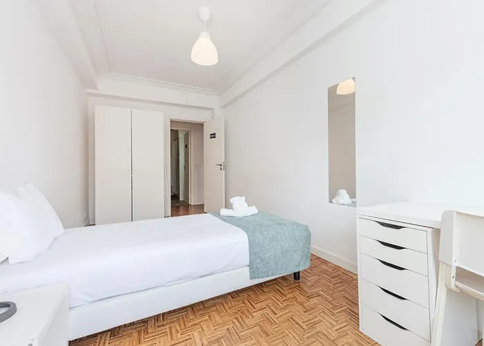Apartment Houze Spacious Near Marques De Pombal Lisbon